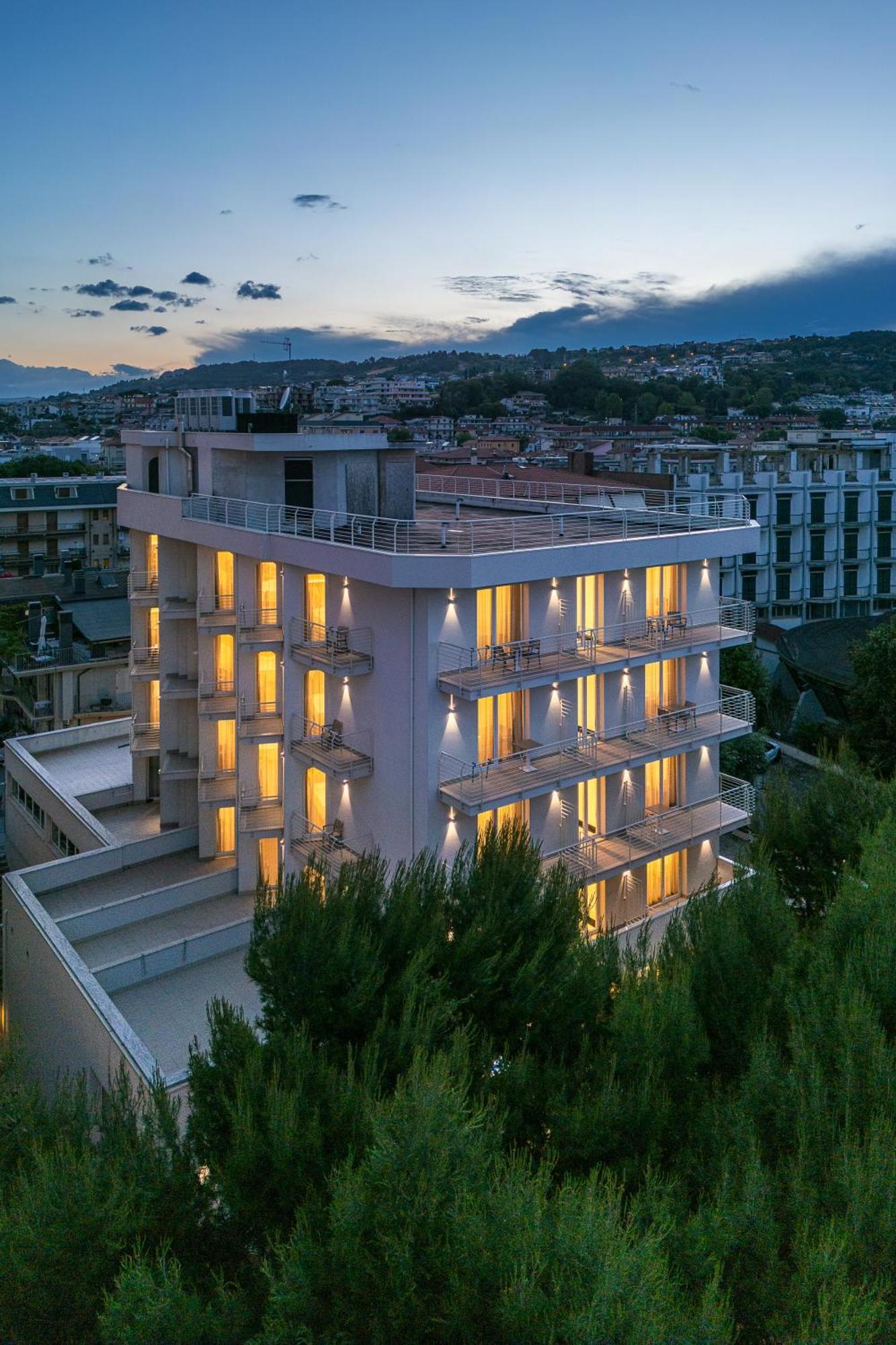 Hotel Velia 葛伦坦马勒 外观 照片