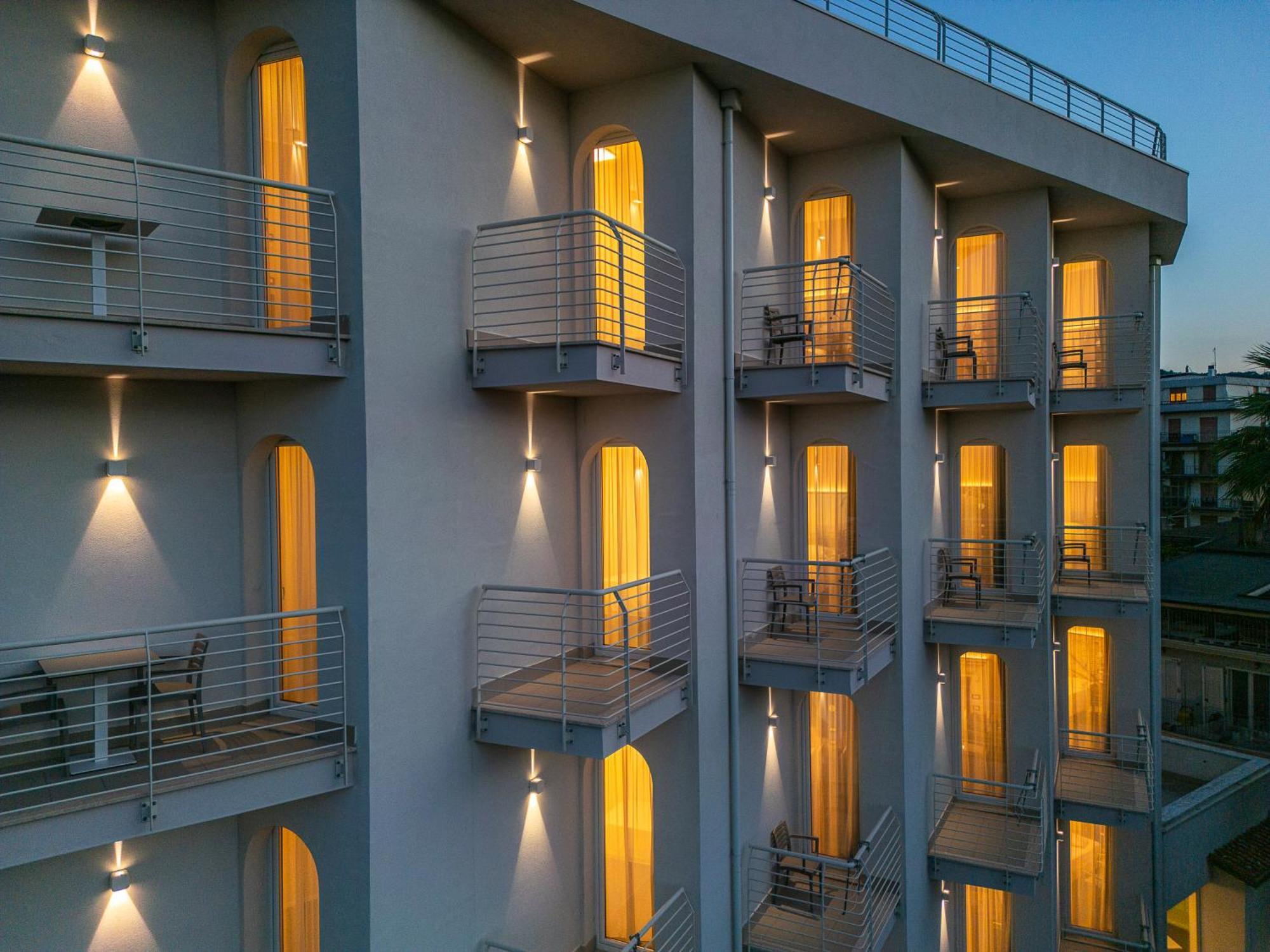 Hotel Velia 葛伦坦马勒 外观 照片
